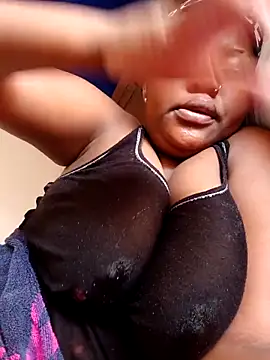 queennapal online show from February 26, 8:13 am