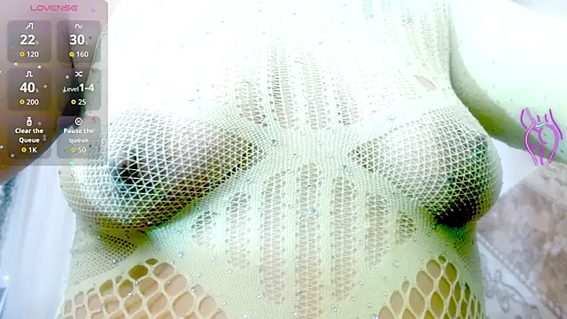 Eva Hoot online show from December 1, 3:48 pm