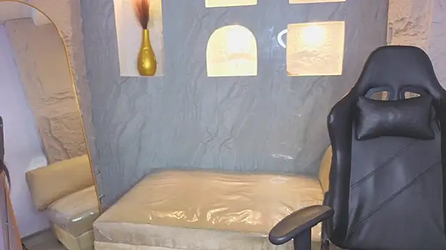  mia collins b  online show from November 30, 1:15 pm