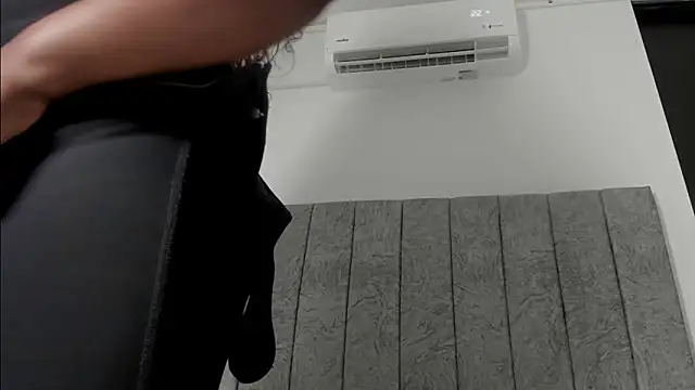 emilyrojas online show from March 21, 12:10 pm