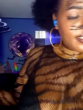 Snapshot of AmazonianMistress chatting on October 6, 9:30 pm AmazonianMistress online show from October 6, 9:30 pm