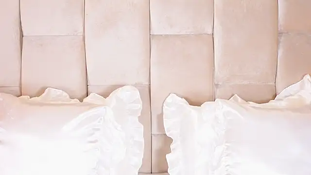 KiraKayleigh1 online show from April 18, 11:04 pm