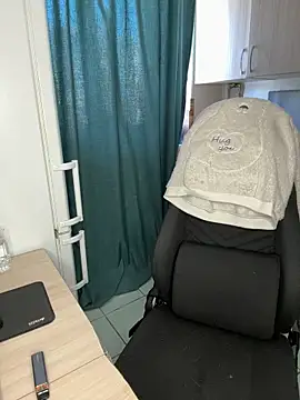 MrMrsRight online show from March 24, 8:41 am