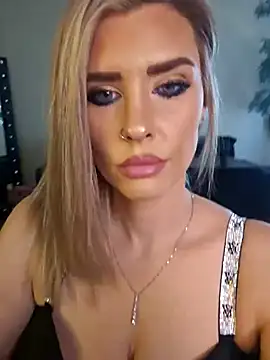 Snapshot of ellieconradxo chatting on September 15, 5:31 pm ellieconradxo online show from September 15, 5:31 pm