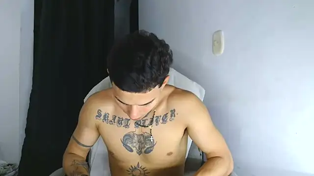 Snapshot of Skartoliver chatting on October 4, 10:58 pm Skartoliver online show from October 4, 10:58 pm