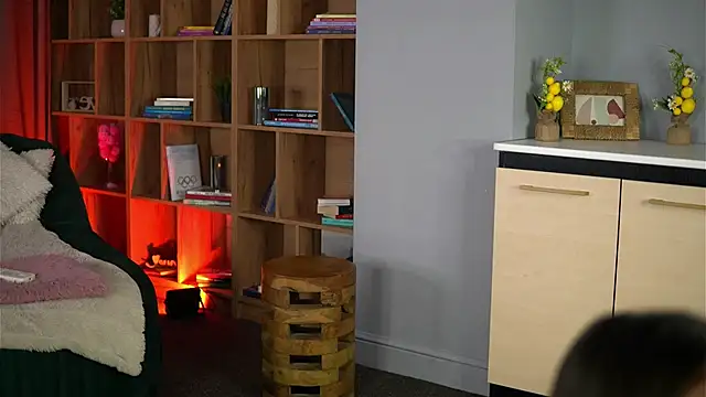KellyMathews online show from June 5, 2:37 am