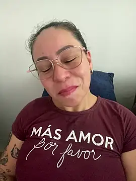 HealingHoney online show from April 25, 3:42 pm