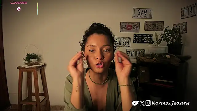 Norma-Jeaane online show from April 16, 9:50 pm