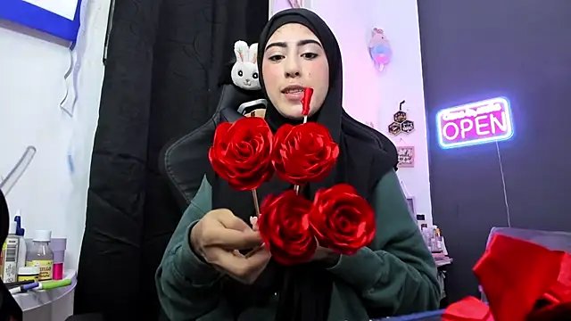 chaymae nah  online show from April 23, 11:40 pm