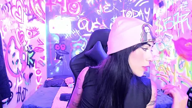 chaymae nah  online show from April 29, 3:21 am