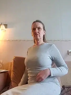 Evelina cute online show from April 23, 2:30 pm