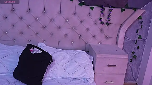 AmberGreyy  online show from April 24, 5:49 pm