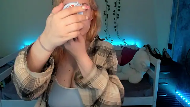 Snapshot of Emily_Gin chatting on October 3, 2:38 am Emily Gin online show from October 3, 2:38 am