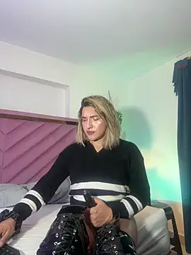 Snapshot of TomLondon_ chatting on October 2, 12:43 pm TomLondon online show from October 2, 12:43 pm