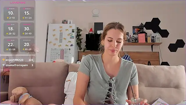 Girl alone home online show from November 17, 4:19 pm