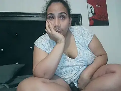 Snapshot of MrAndMrsCrook chatting on December 2, 7:10 am MrAndMrsCrook online show from December 2, 7:10 am