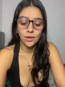 Snapshot of BrittanyDiaz chatting on October 4, 8:13 pm BrittanyDiaz online show from October 4, 8:13 pm
