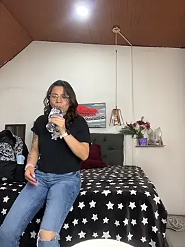 karlamorris  online show from April 27, 1:19 pm