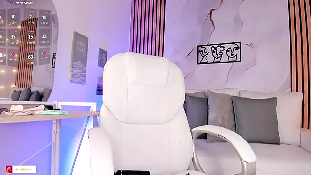 ChloeParkss  online show from June 12, 6:05 pm