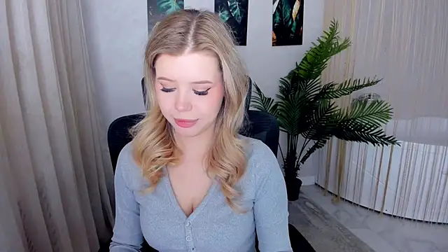 FollowLovee online show from April 22, 8:39 pm