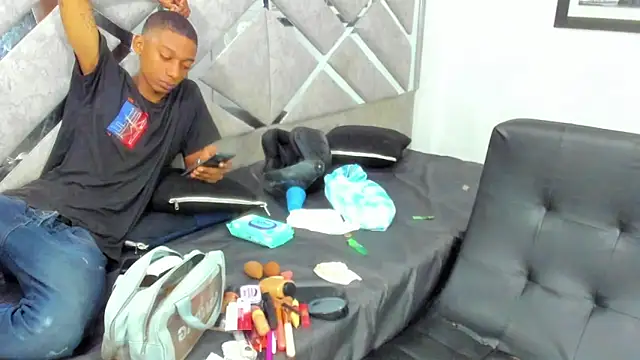 EvaxEmma online show from April 22, 1:41 pm