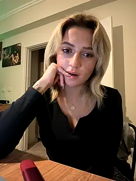 yaprakmericc online show from November 27, 8:34 pm