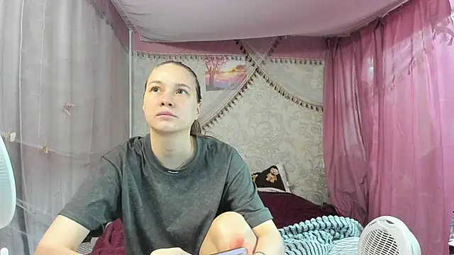 leila bambi  online show from April 22, 1:52 pm