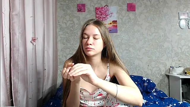 Snapshot of leila_bambi_ chatting on October 2, 8:03 pm leila bambi online show from October 2, 8:03 pm