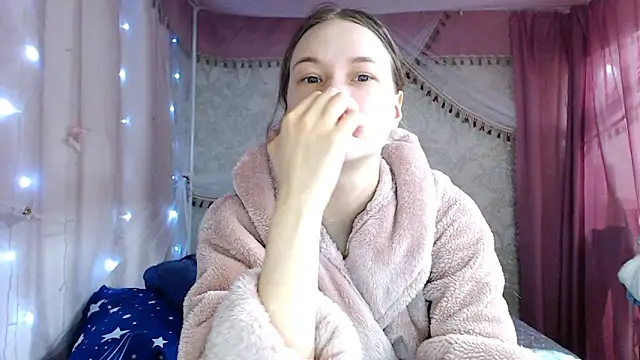 leila bambi  online show from February 3, 11:40 pm