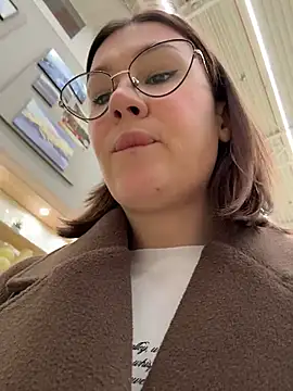 RinaCat online show from April 8, 6:04 am