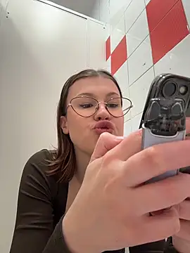 RinaCat online show from April 15, 8:15 am