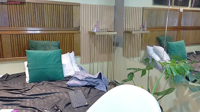 Eli666uwu online show from April 26, 1:42 pm