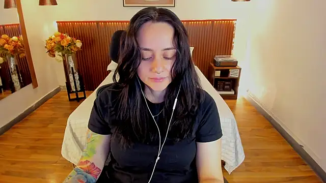 KatherineBond online show from June 27, 4:35 pm