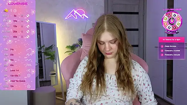 TrissMerigold9 online show from March 5, 8:43 am