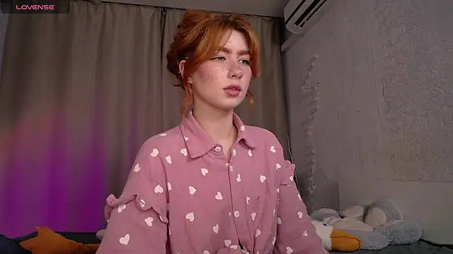 Snapshot of Evaa_Moonn_ chatting on October 12, 9:44 am Evaa Moonn online show from October 12, 9:44 am