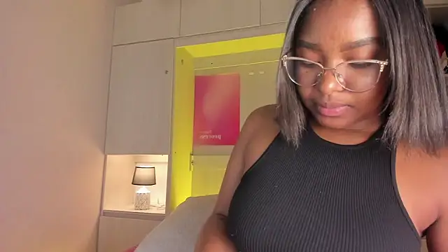 tamaraa smiith online show from April 24, 7:49 pm