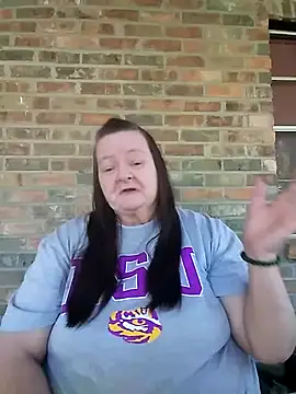 Snapshot of Bayou_Woman68 chatting on October 31, 7:29 pm Bayou Woman68 online show from October 31, 7:29 pm