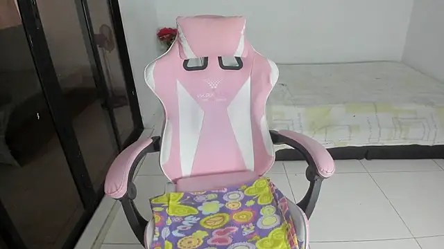 julinee smithh online show from April 23, 11:06 am