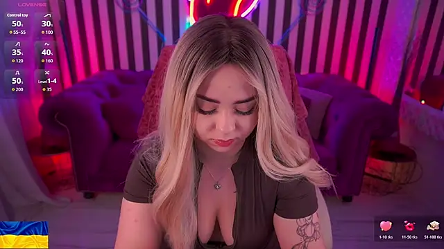 SusieWood online show from April 24, 8:22 pm