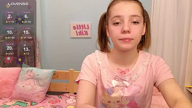 Snapshot of PrincessLittleKiki chatting on October 29, 8:18 am PrincessLittleKiki online show from October 29, 8:18 am