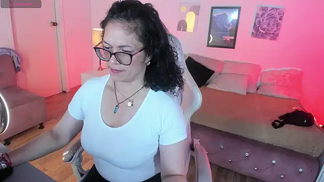 Snapshot of Aliciia_cute1 chatting on October 9, 10:47 pm Aliciia cute1 online show from October 9, 10:47 pm