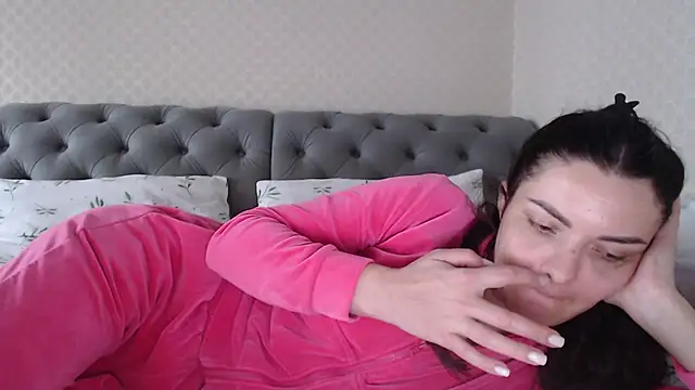  JustmeHere  online show from February 13, 1:24 pm