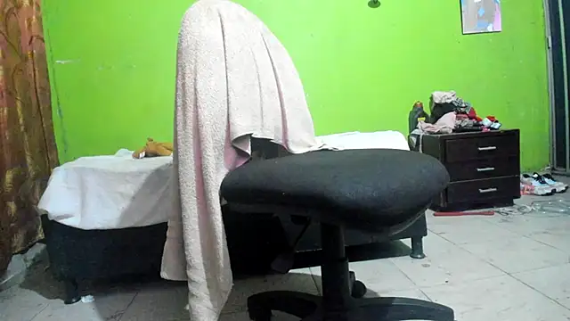 Snapshot of Brenda_Smith69 chatting on September 17, 10:19 pm Brenda Smith69 online show from September 17, 10:19 pm