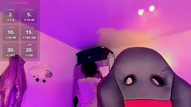 naomy  xx online show from April 28, 3:21 am