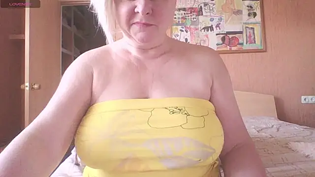 mira robinsonnn online show from April 24, 2:47 am