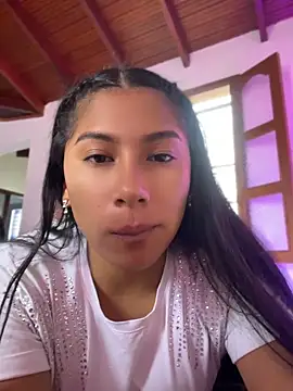 LinnaGardenia online show from April 21, 6:04 pm