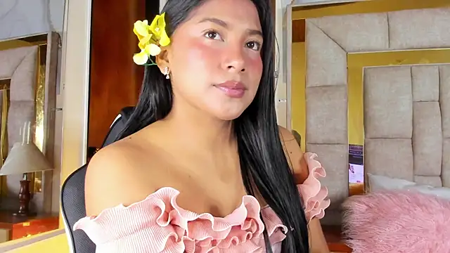 LinnaGardenia online show from April 17, 1:57 pm