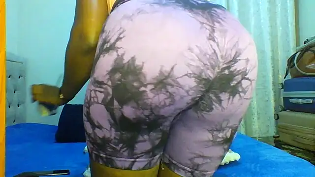 Petitiebooty online show from April 28, 8:29 am