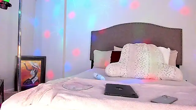 yiauana online show from October 18, 2:36 am