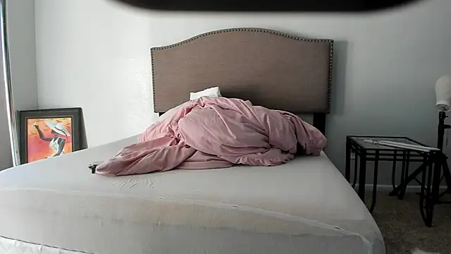 yiauana online show from October 6, 10:03 pm